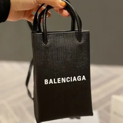 kiwi Mos at retfærdiggøre Replica Balenciaga Bags: AAAA Balenciaga Fake Designer Bags
