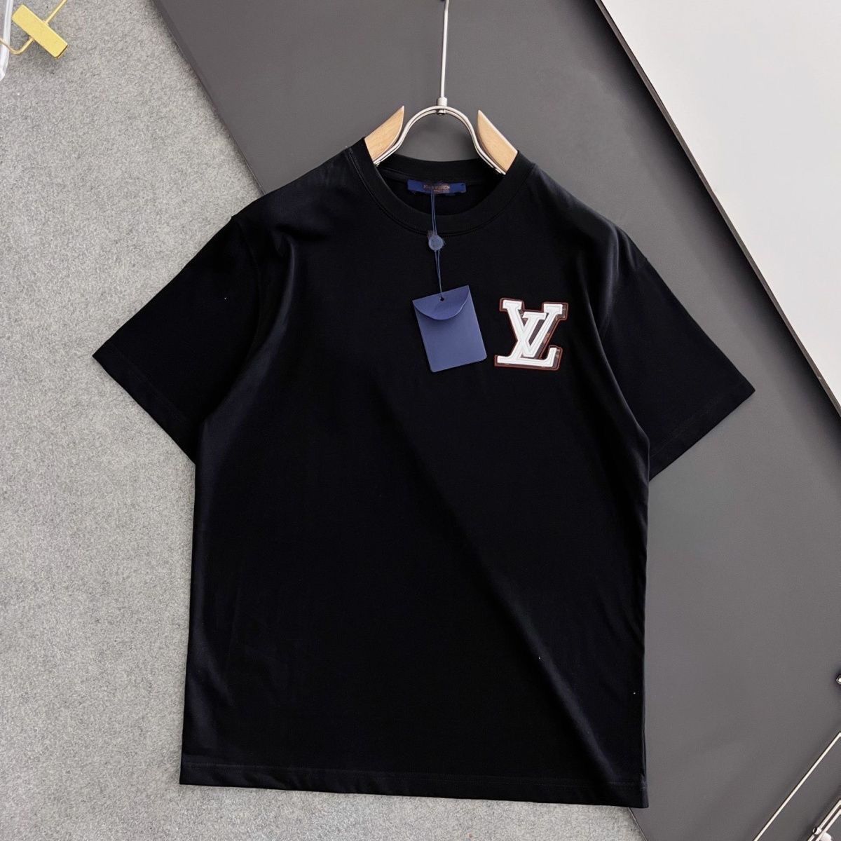Buy Replica Louis Vuitton Floating LV Printed T-shirt In Black
